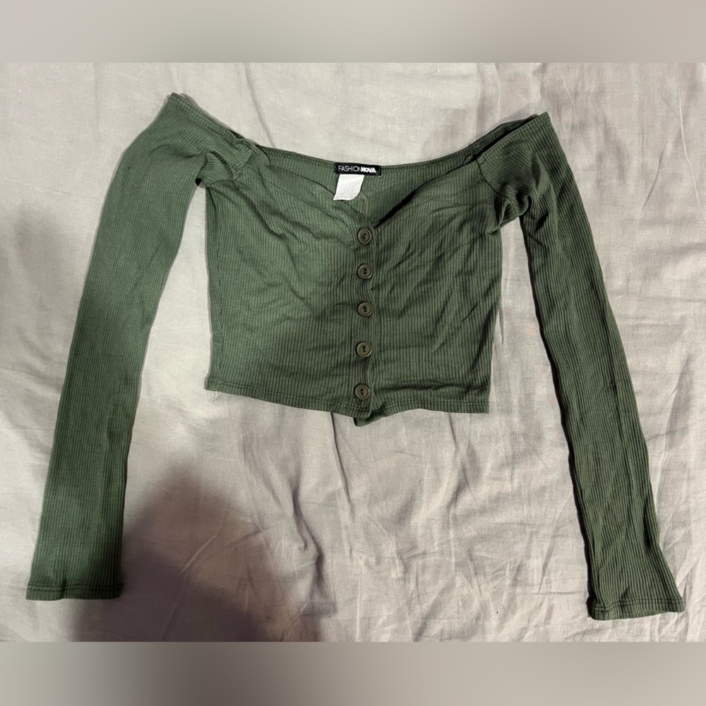 Green off shoulder cropped long sleeve